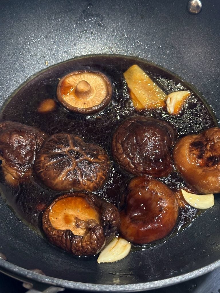 Braised mushrooms and pakchoy 4