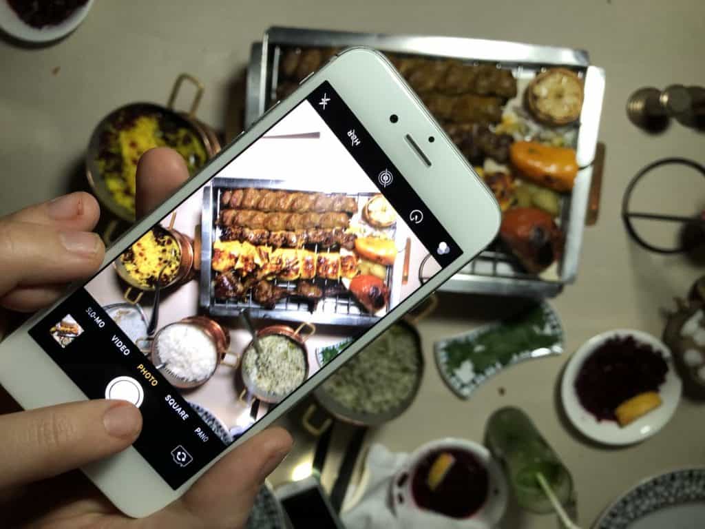The Essential Digital Toolkit for the Gastronomy Traveller 1 Taking food photos wih iphone