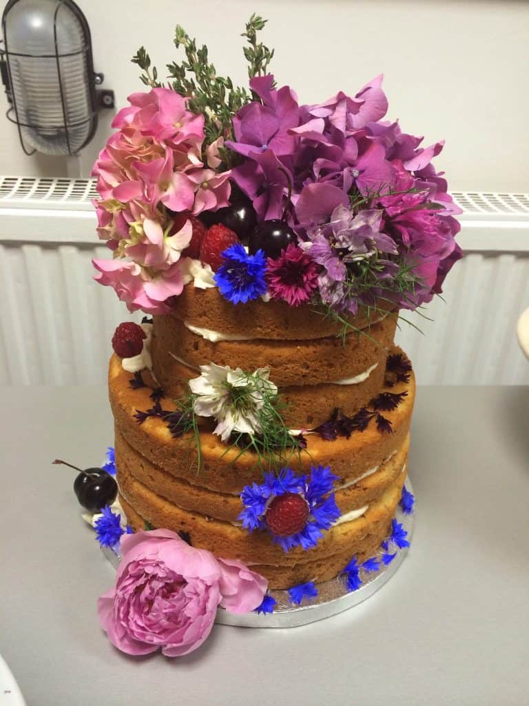 Why An Edible Gift Might Be the Most Thoughtful Thing You Do This Year 1 Home made decorated with flowers